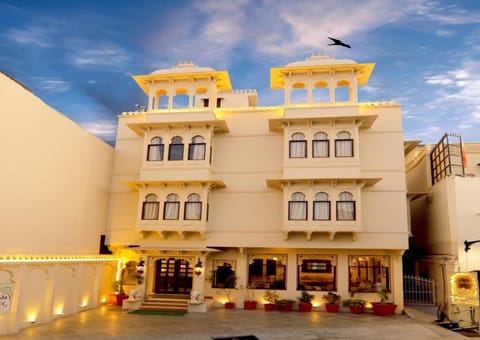 Property building, Facade/entrance, Location