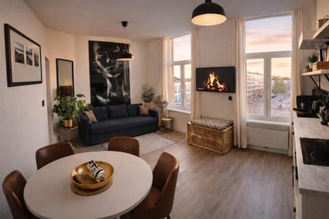 TV and multimedia, Living room, Seating area
