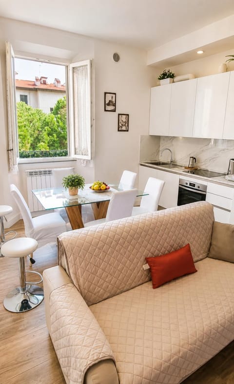 Kitchen or kitchenette, Living room, Dining area, stove