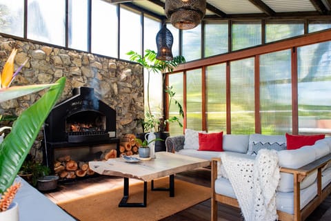 Property building, Balcony/Terrace, Seating area, Garden view