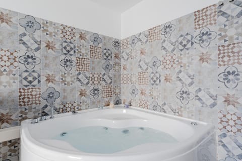 Hot Tub, Hot Tub, Spa and wellness centre/facilities