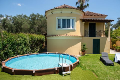 Property building, Day, Garden, Swimming pool, sunbed