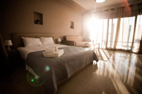 Bed, Bedroom, towels