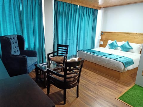 Bed, Photo of the whole room, Seating area, Bedroom