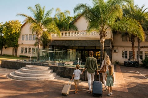 Facade/entrance, Day, People, children, group of guests, Family