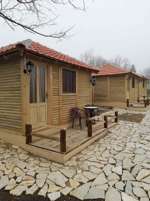 Brvnare Rodjak sa sela Nature lodge in Serbia