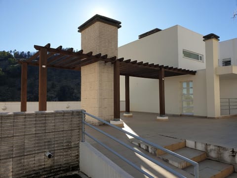Property building, Facade/entrance, Balcony/Terrace