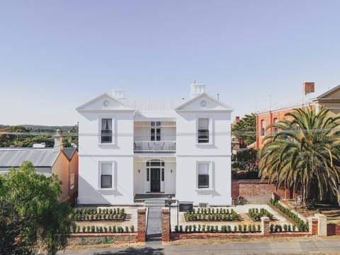 Property building, Day, Landmark view
