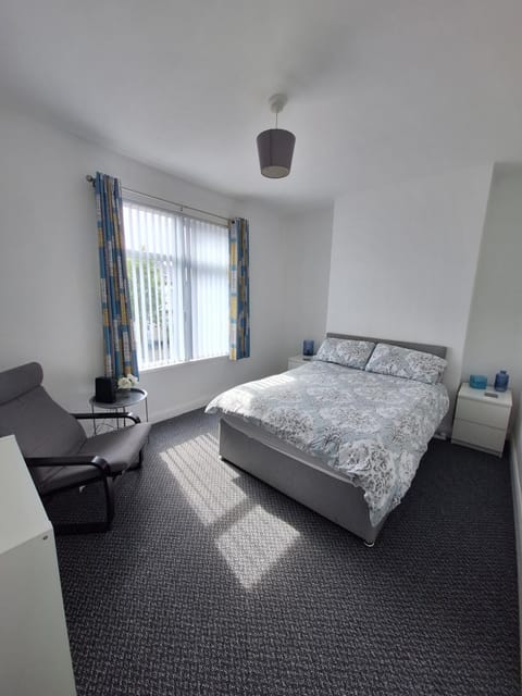 Private Room on Donegall Road in Central Belfast Bed and Breakfast in Belfast