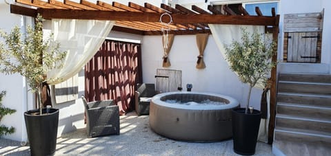 Villa T3 à 10' de Cassis SPA - Jacuzzi House in Carnoux-en-Provence
