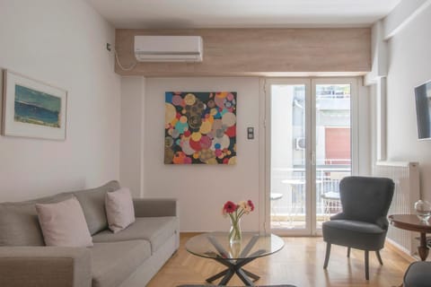 TV and multimedia, Living room, Seating area, air conditioner