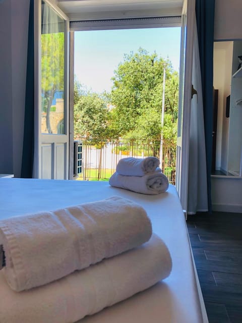 Bed, View (from property/room), Balcony/Terrace, Photo of the whole room, Bedroom, towels