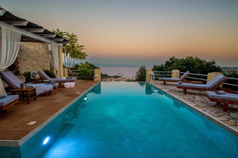 City view, Sea view, Swimming pool