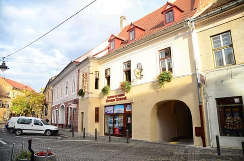 Facade/entrance, City view