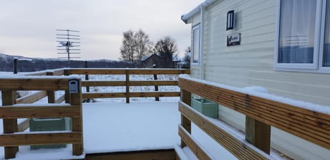 Facade/entrance, Winter