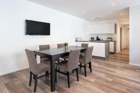 TV and multimedia, Kitchen or kitchenette, Living room, Seating area, Dining area, minibar, pet friendly, stove