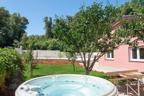 Holiday Home Hana-Stunning peninsula- with Hot Tub House in Banjole