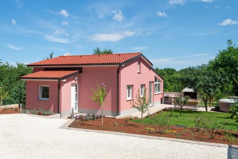 Holiday Home Hana-Stunning peninsula- with Hot Tub House in Banjole