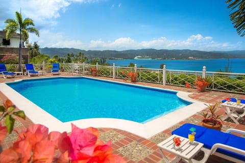 Day, Swimming pool