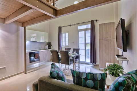 TV and multimedia, Kitchen or kitchenette, Living room, Seating area, Dining area, minibar, pet friendly