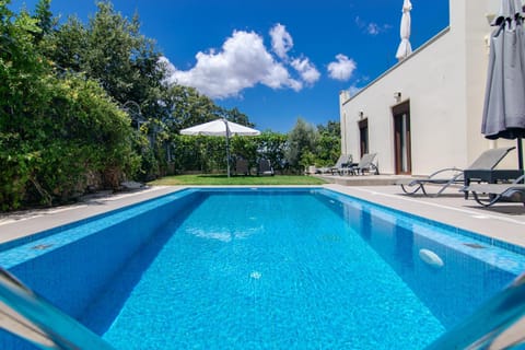 Pool view, Swimming pool, sunbed