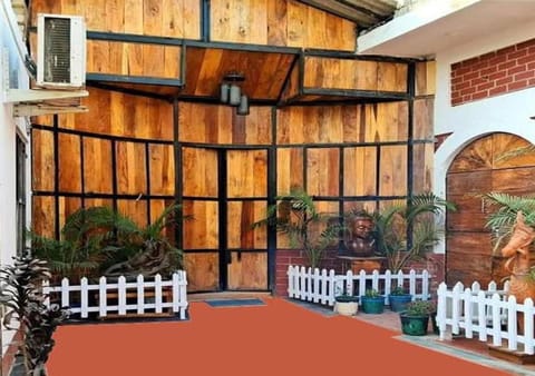 Property building, Day, Garden, Garden view