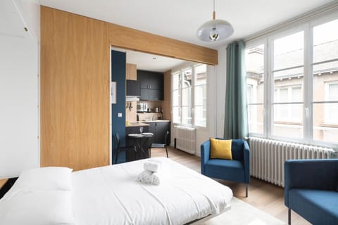 Bed, Living room, Bedroom