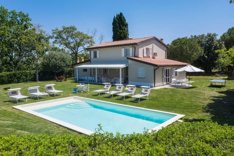 Property building, Patio, Natural landscape, Garden, Pool view, Swimming pool, sunbed