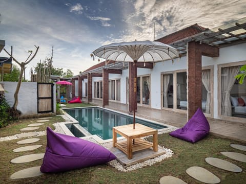 Property building, Garden, Decorative detail, Area and facilities, Swimming pool