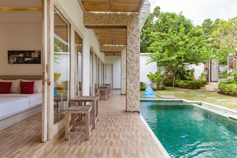 Property building, Natural landscape, Garden, Balcony/Terrace, Pool view, Swimming pool