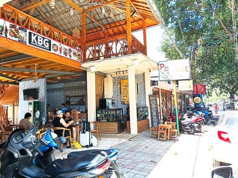 Facade/entrance