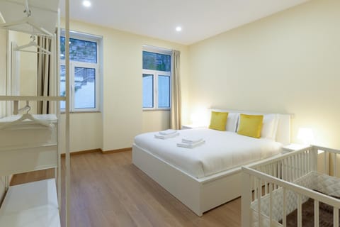Bed, Photo of the whole room, Bedroom, cot