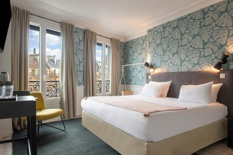 Photo of the whole room, Bedroom