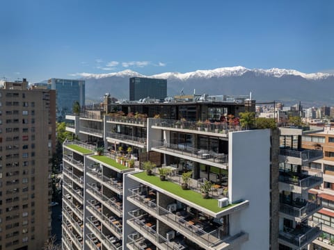 Property building, Lounge or bar, City view, Mountain view