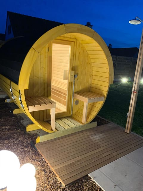 Night, Garden, On site, Area and facilities