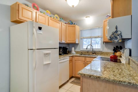 Steps to St Pete Beach Condo with Pool! Apartment in Saint Pete Beach