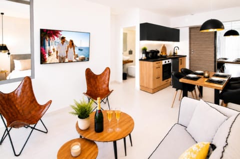 Facade/entrance, Bathroom, TV and multimedia, Kitchen or kitchenette, Living room, Dining area, microwave, oven, stove
