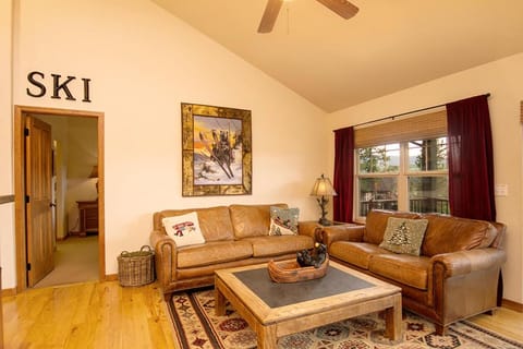 Living room, Seating area, furniture