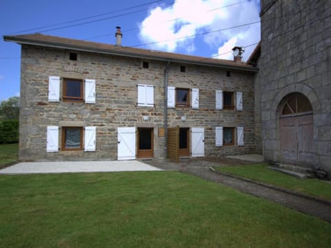 Gîte charmant 2 chambres, animaux acceptés, montagne - FR-1-496-198 House in Auvergne-Rhône-Alpes