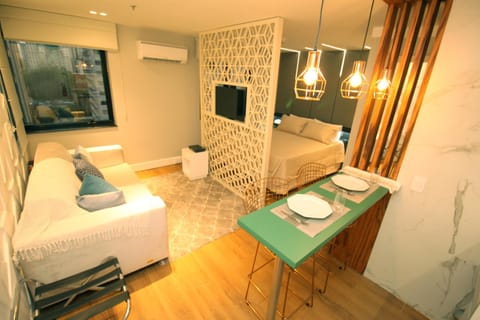 Photo of the whole room, Dining area
