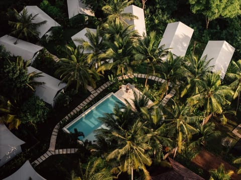 Property building, Bird's eye view, Swimming pool