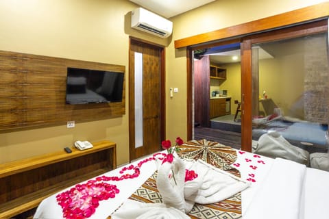 Bed, TV and multimedia, Photo of the whole room, Bedroom, air conditioner