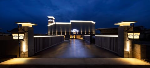 Facade/entrance