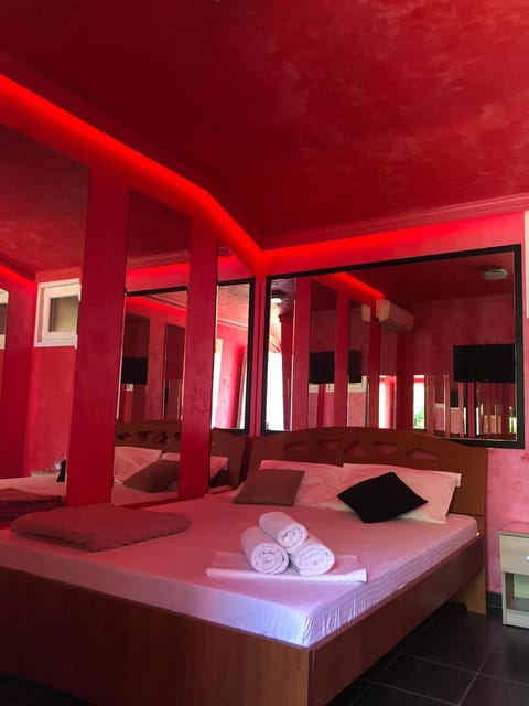 TV and multimedia, Living room, Bedroom, Drinks