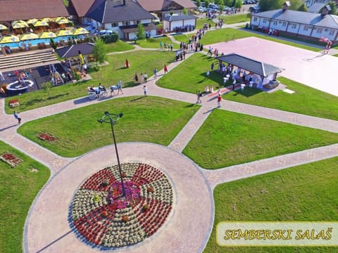 Restaurant/places to eat, Bird's eye view, Garden view