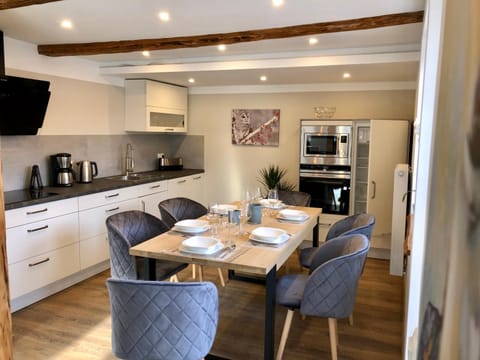 Kitchen or kitchenette, Decorative detail, Seating area, Dining area