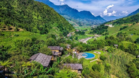 Property building, Spring, Day, Natural landscape, Bird's eye view, Mountain view, Pool view, Swimming pool