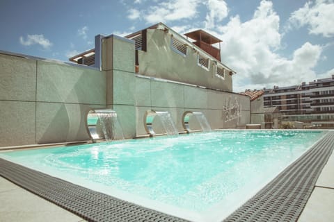 Solarium, Pool view, Swimming pool, sunbed