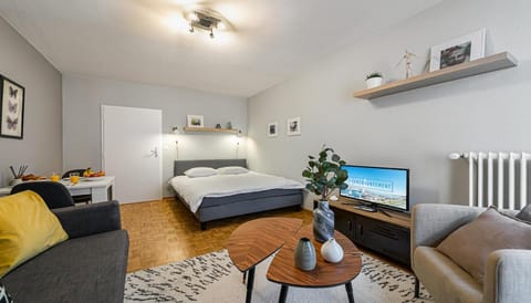 Bed, TV and multimedia, Photo of the whole room, Seating area