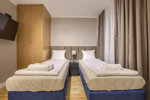 Bed, TV and multimedia, Photo of the whole room, Bedroom, wardrobe